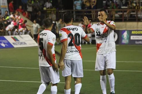 In night of many goals, semifinals are defined