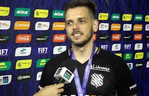André Hoepers, the coach of Figueirense is chosen the best coach in the world in female football 7