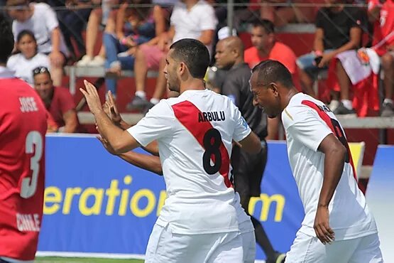 Making his debut in the America's Cup, Peru win derby against Chile