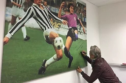 In Italy the world champion, Giancarlo Antognoni, visits the headquarters of Midland GS