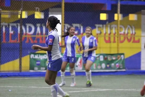 With a show of goals, women open the competition in high level