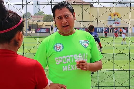 Kike is named the best coach of the year in the women's category