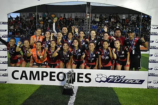 Huracan FC (GUA) wins the Centroamerica Cup in the female category