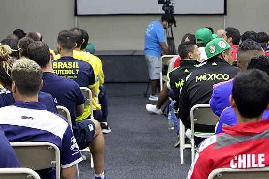 Athletes from the football 7 national teams from Brazil, Mexico, Colombia and the US will participate in a free autograph session next Thursday