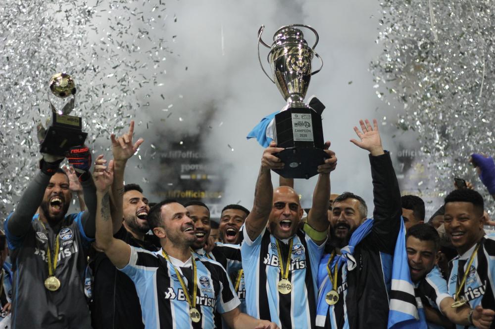 With Falcão and Douglas on the field, Grêmio defeats Sporting and becomes champion of the League of the Americas