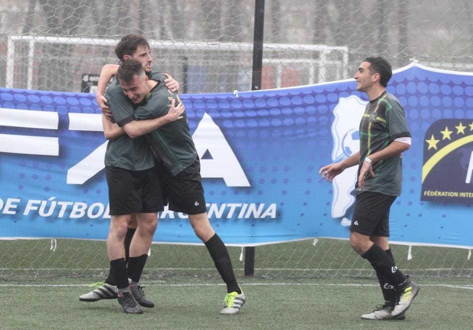 In a balanced game, La Pepperina defeats the Liga Metropolitana 2-1