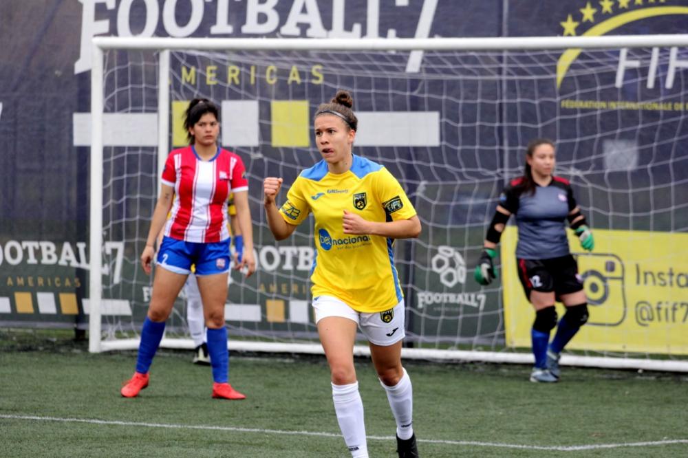 With 7 goals from Helô, Brazil has a fantastic performance and wins 18-0 against Paraguay