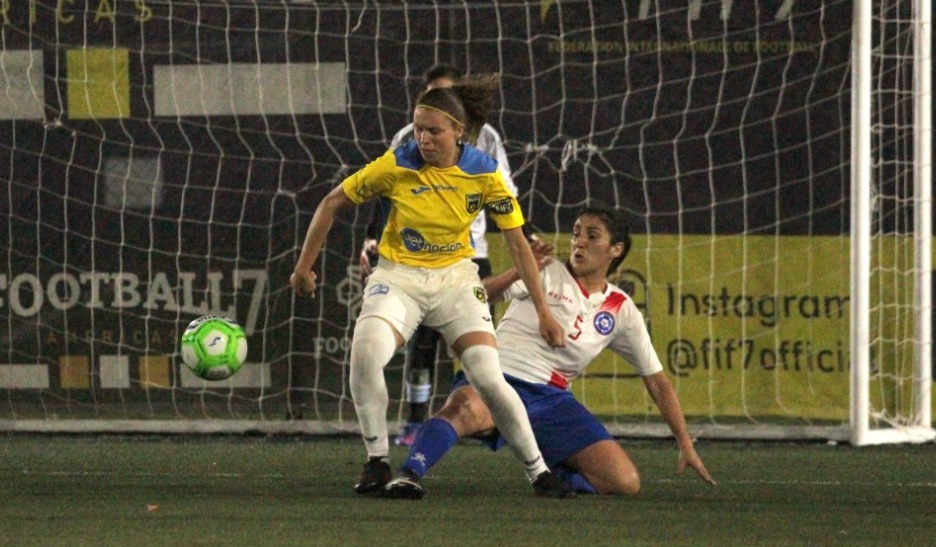 Chile seeks late goal and draws with Brazil 2-2